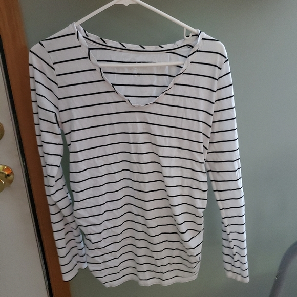 Isabel Maternity by Ingrid & Isabel Tops - Long sleeve isabel maternity v-neck shirt Isabel Maternity by Ingrid & Isabel Tops - Long sleeve isabel maternity v-neck shirt